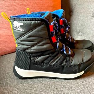 Sorel youth Whitney short lace up boot size 4.